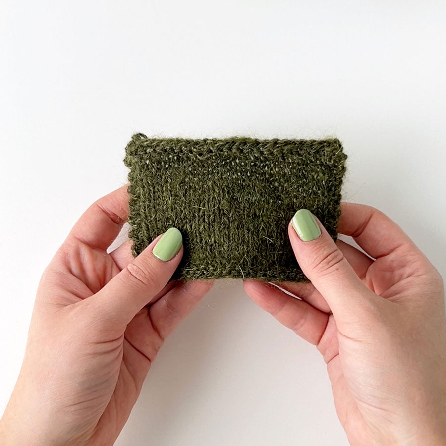 Yarn combination video thumbnail of DROPS Kid-Silk 66, oliva oscuro + DROPS Nord 32, bosque oscuro