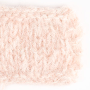 Yarn combinations skeins of DROPS Melody 01, natur 
														+ DROPS Melody 23, rósarvatn