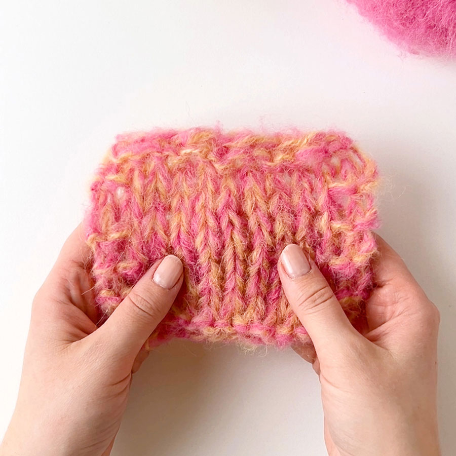 Yarn combination video thumbnail of DROPS Melody 14, vanilla + DROPS Melody 17, hot pink
