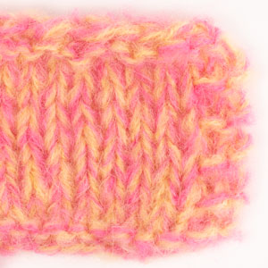Yarn combinations skeins of DROPS Melody 14, vanillugulur 
														+ DROPS Melody 17, skærbleikur