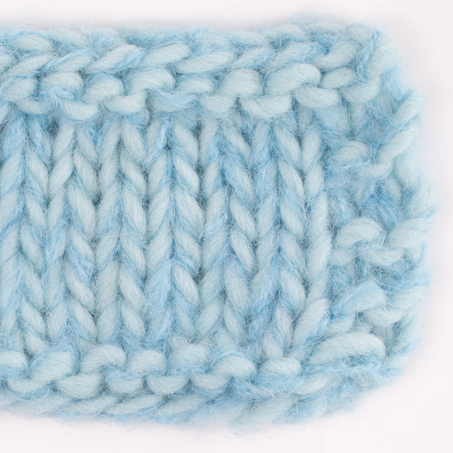 Swatch of melody21-snow31