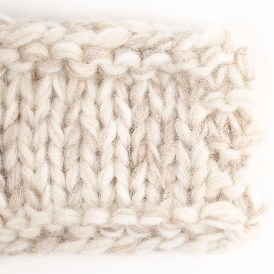 Yarn combinations of Air 01, naturaalvalge + DROPS Air 02, nisu + DROPS Air 02, nisu + DROPS Air 55, helebeež