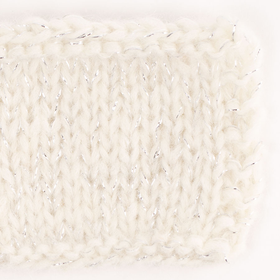 Yarn combinations of Air 01, natur + DROPS Glitter 02, silfur + DROPS Kid-Silk 01, natur