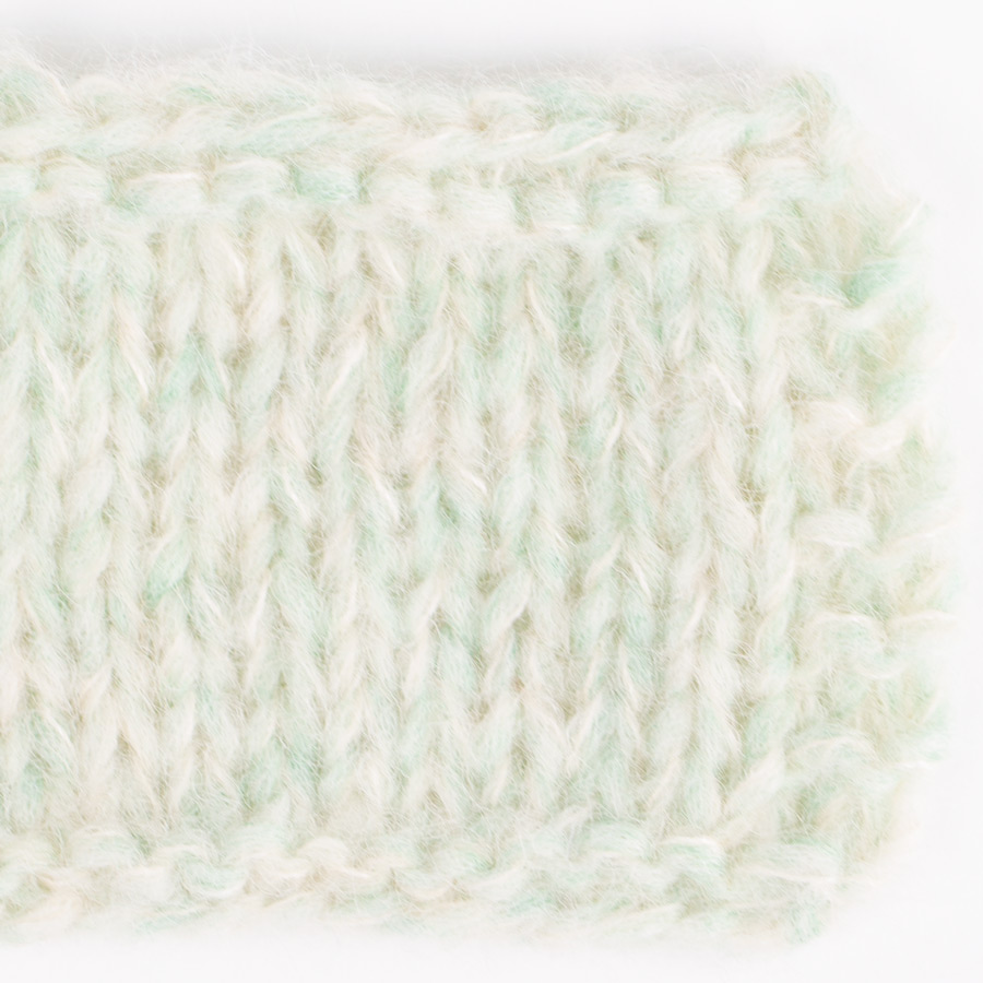 Yarn combinations of Air 42, pistachio ice cream + DROPS Brushed Alpaca Silk 01, off white