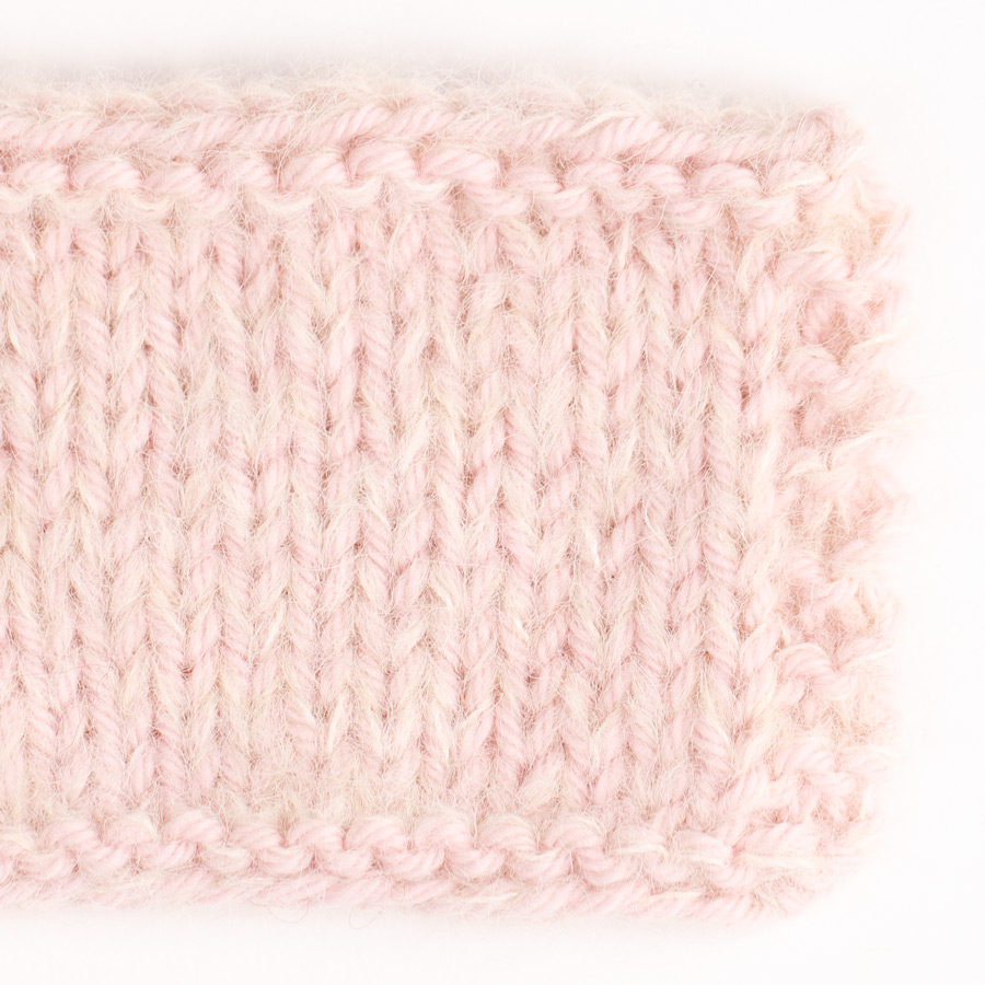 Yarn combinations of Brushed Alpaca Silk 01, luonnonvalkoinen + DROPS Daisy 06, puuteriroosa