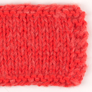 Swatch of Brushed Alpaca Silk 06, koralli																	+ DROPS Daisy 20, punainen