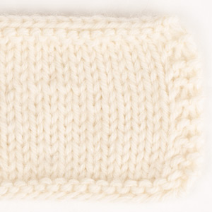 Swatch of Daisy 01, natur																	+ DROPS Kid-Silk 01, natur