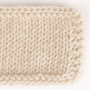 Swatch of Daisy 02, marcipan																	+ DROPS Kid-Silk 56, marsipan