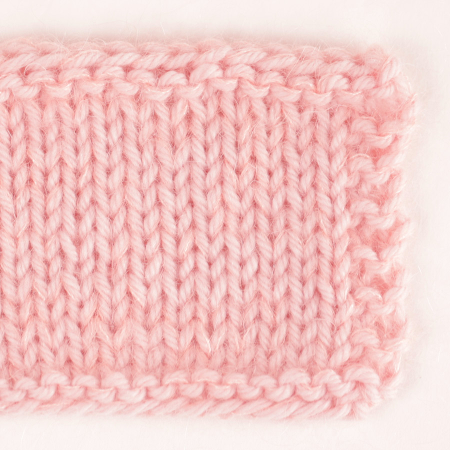 Yarn combinations of Daisy 06, pudderrosa + DROPS Kid-Silk 53, lys fersken