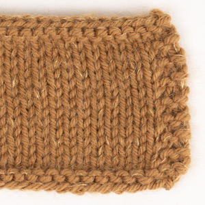 Swatch of Daisy 12, karamel																	+ DROPS Kid-Silk 50, karamel
