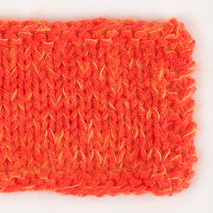 Swatch of Daisy 20, rød																	+ DROPS Kid-Silk 49, elektrisk orange