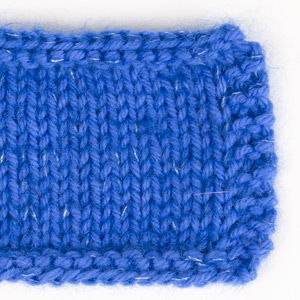 Swatch of Daisy 24, koboltblå																	+ DROPS Kid-Silk 21, koboltblå