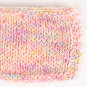 Swatch of Fiesta 14, regnbue strøssel																	+ DROPS Kid-Silk 01, natur+ DROPS Kid-Silk 52, limonade