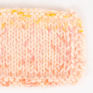 Swatch of Fiesta 17, solskinn																	+ DROPS Kid-Silk 01, natur+ DROPS Kid-Silk 53, lys fersken