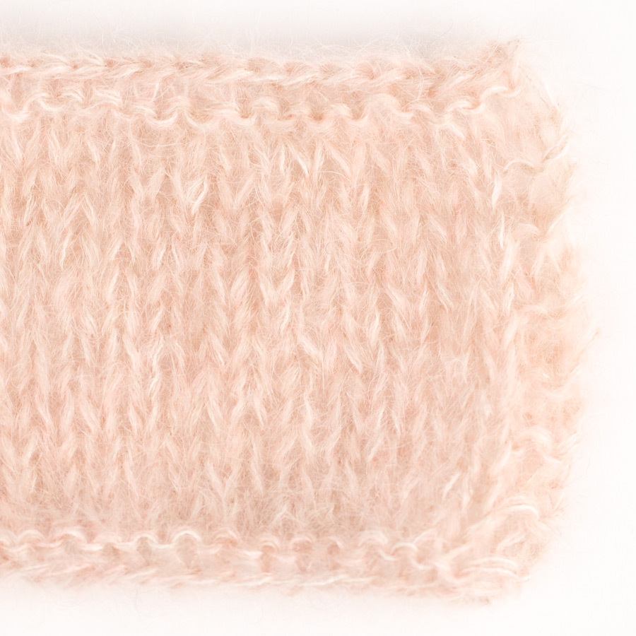 Yarn combinations of Kid-Silk 01, naturaalvalge + DROPS Kid-Silk 53, hele virsik + DROPS Kid-Silk 54, valge lliv
