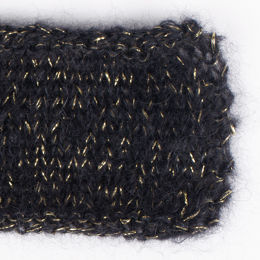 Yarn combinations of Glitter 01, kulta + DROPS Kid-Silk 02, musta