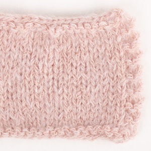 Swatch of Kid-Silk 40, rosado perla																	+ DROPS Sky 18, rosado polvo