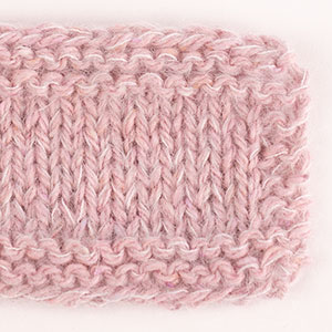 Swatch of Kid-Silk 38, kritt																	+ DROPS Soft Tweed 12, jordbærkrem