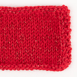 Swatch of DROPS Glitter 08, red 
														+ DROPS Nord 14, red