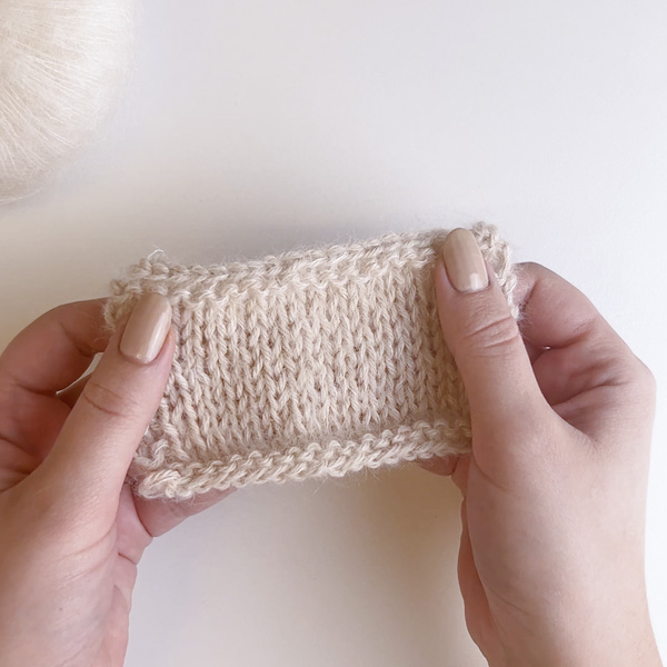 Yarn combination video thumbnail of DROPS Kid-Silk 01, panna + DROPS Puna 02, beige