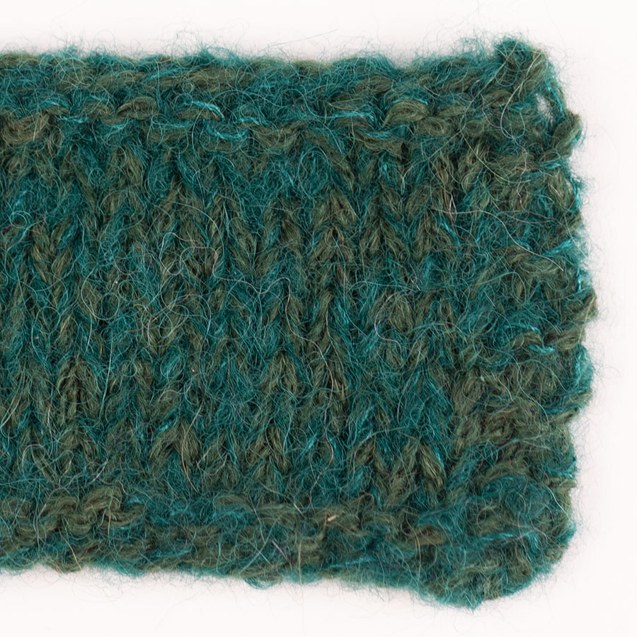 Yarn combinations skeins of DROPS Sky 20, dökk bergflétta 
											+ DROPS Brushed Alpaca Silk 11, skógargrænn